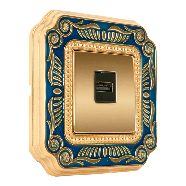 ENCHUFE MULTIMEDIA EN MARCO DE LATÓN DE LA COLECCIÓN SMALTO ITALIANO FIRENZE, EN ORO BRILLO CON AZUL